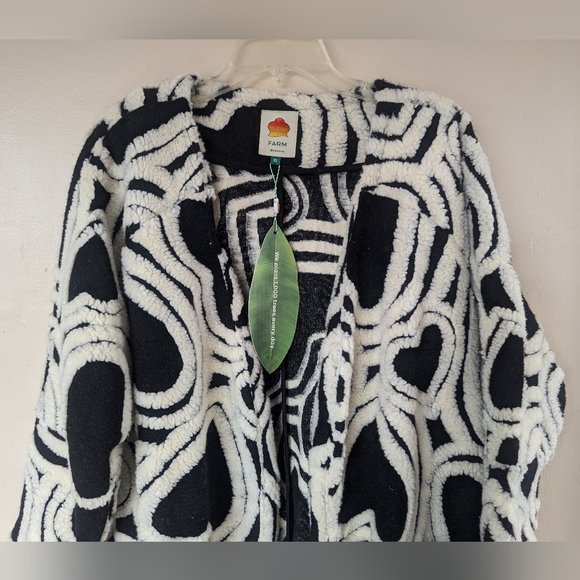 NWT! FARM Rio Black & White Wild Hearts Fleece Coat (SIZE XS) - Picture 6 of 16